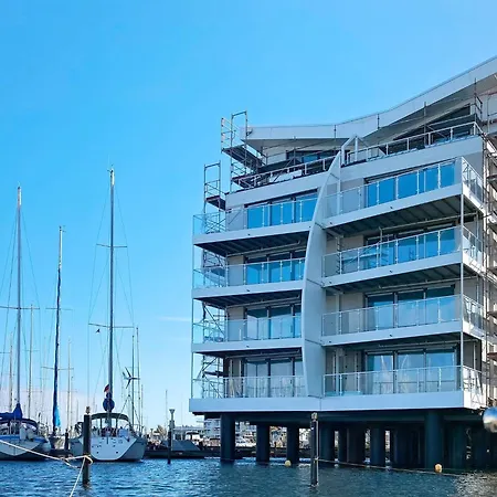 Wasservilla In Exklusiver Hafenlage Lejlighed